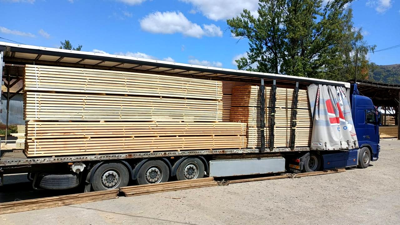 Wholesale timber batch loaded for European transport