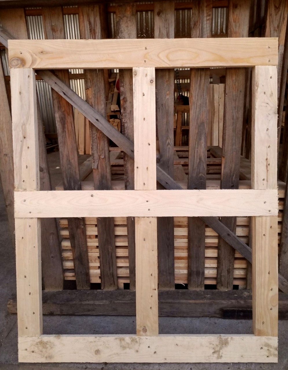 Finished wooden pallet cover detail
